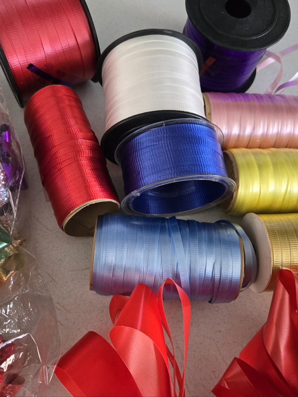 Gift Wrapping Bows And Ribbons Lot - Picture 3 of 5